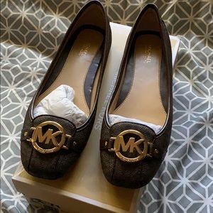 Michael Kors flat size 7.5